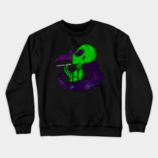 smoking alien Crewneck Sweatshirt